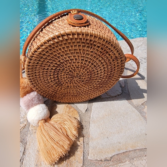 BOHO Round Woven Rattan Crossbody Bag with Pom-Pom Details - Picture 6 of 9